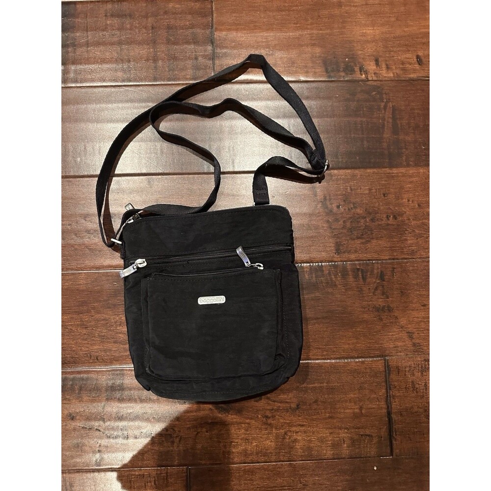 Baggallini Black Nylon Crossbody Bag Zipper Closures